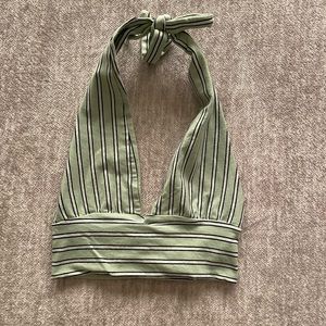 Subdued women’s XS backless halter crop top